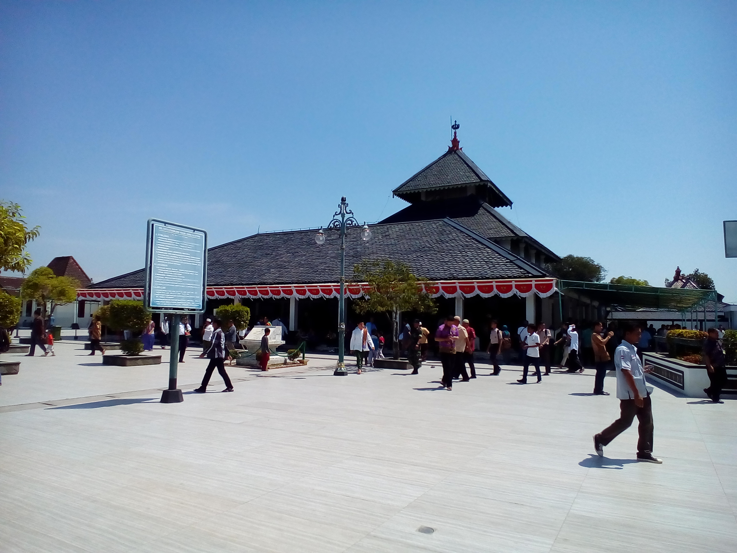 Menelusuri Akulturasi Arsitektur Islam: Harmoni Budaya di Masjid Kuno Nusantara