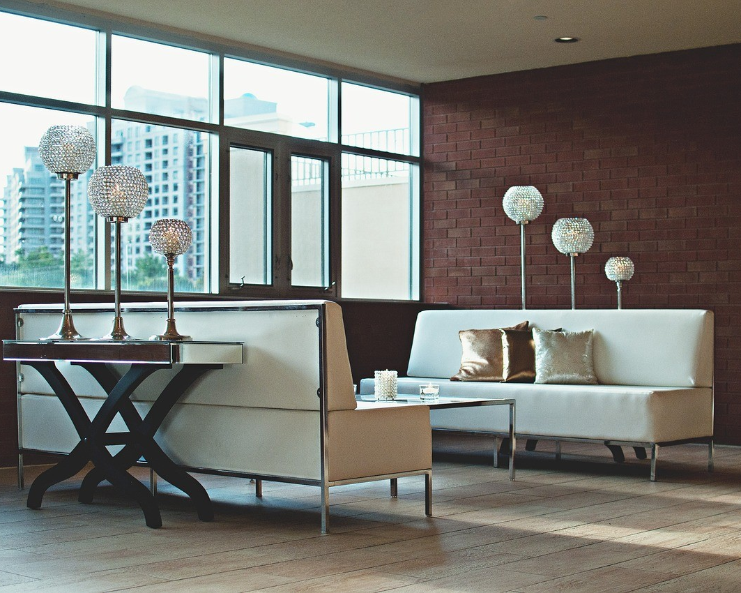 Warm Minimalism: Menciptakan Kesan Mewah Lewat Tekstur Kayu Alami